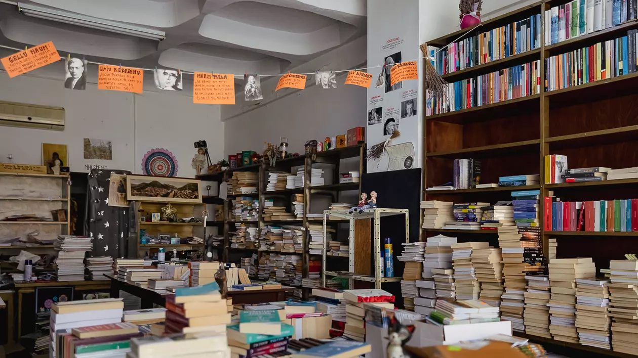 REPORTAJ. Băile Herculane riscă să-și piardă singura librărie. Povestea familiei care a deținut-o timp de 50 de ani