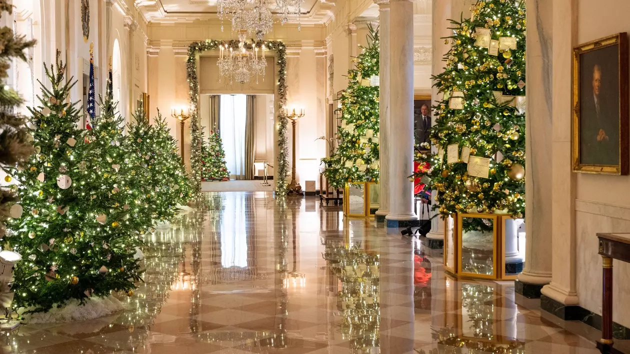 Cum a decorat Jill Biden interiorul Casei Albe, cu ocazia sărbătorilor de iarnă
