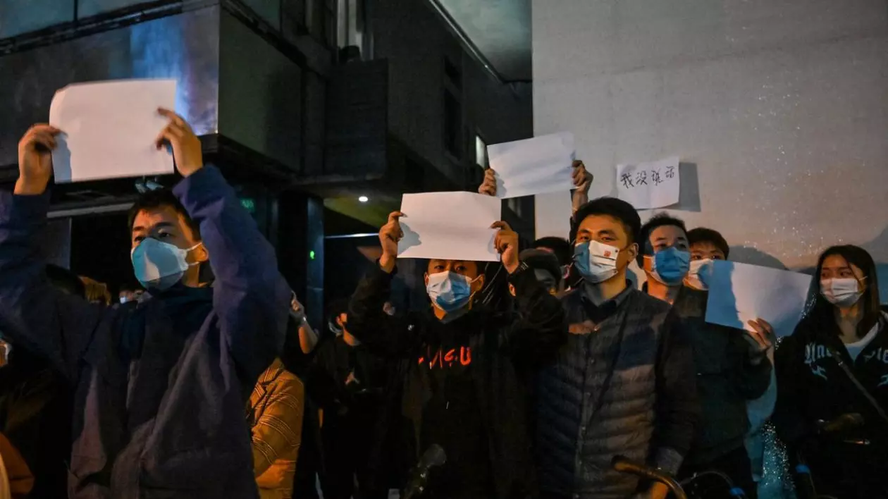 Foile albe, simbolul protestelor care iau amploare în China. „Statul va trebui să plătească pentru ce a făcut”