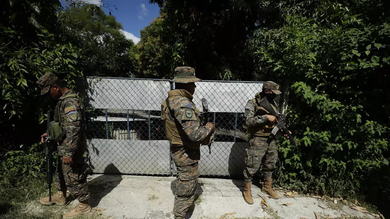 El Salvador a mobilizat 10.000 de soldați și forțe de ordine pentru a elimina bandele mafiote din suburbiile capitalei