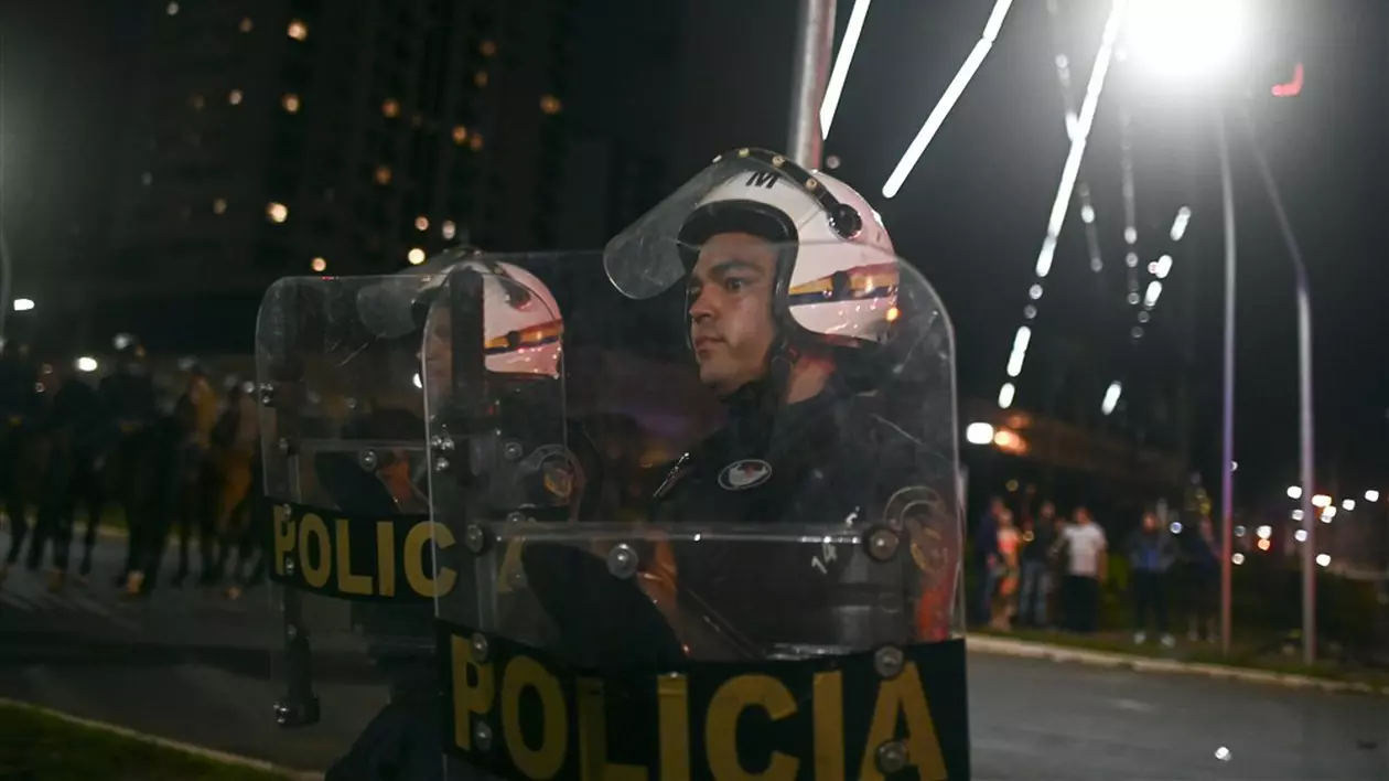 Susținătorii fostului președinte brazilian Bolsonaro au atacat sediile de poliție din capitală