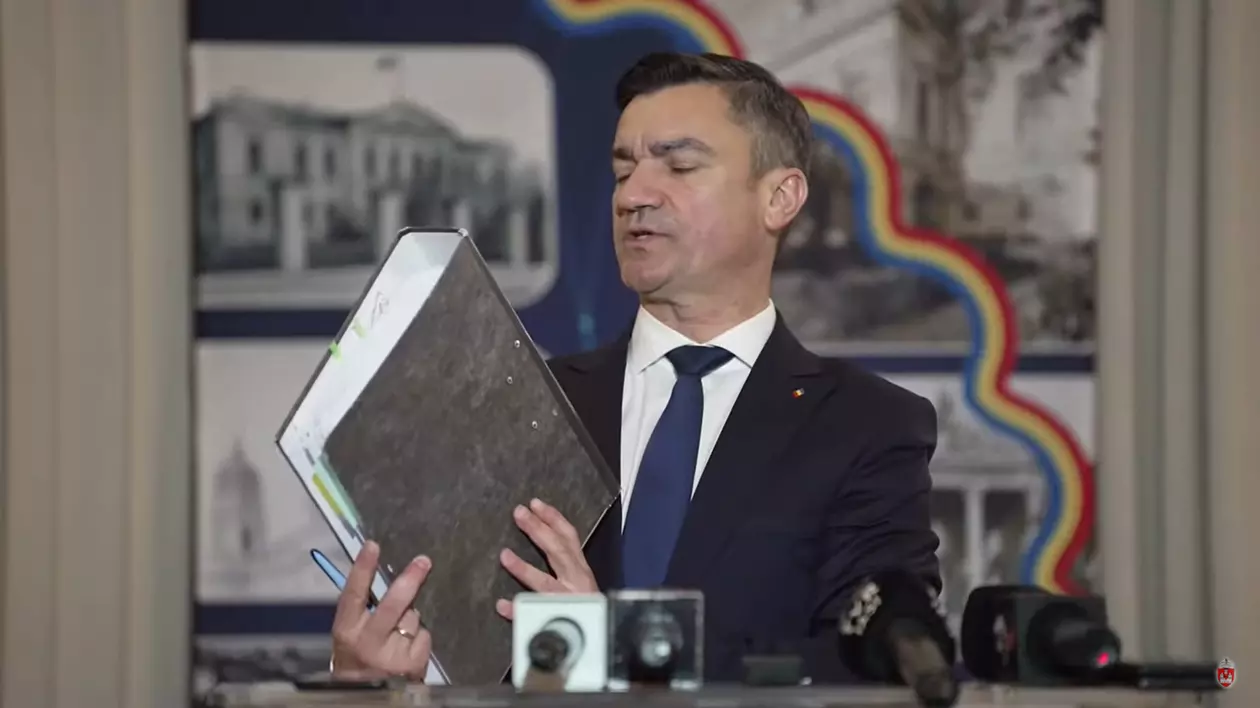 Pledoarie de o oră a lui Mihai Chirica în fața jurnaliștilor, după ce s-a trezit ridicat de DIICOT într-un nou dosar: „Bin Laden a fost anihilat de 42 de pușcași marini, la Iași au fost ieri 46”