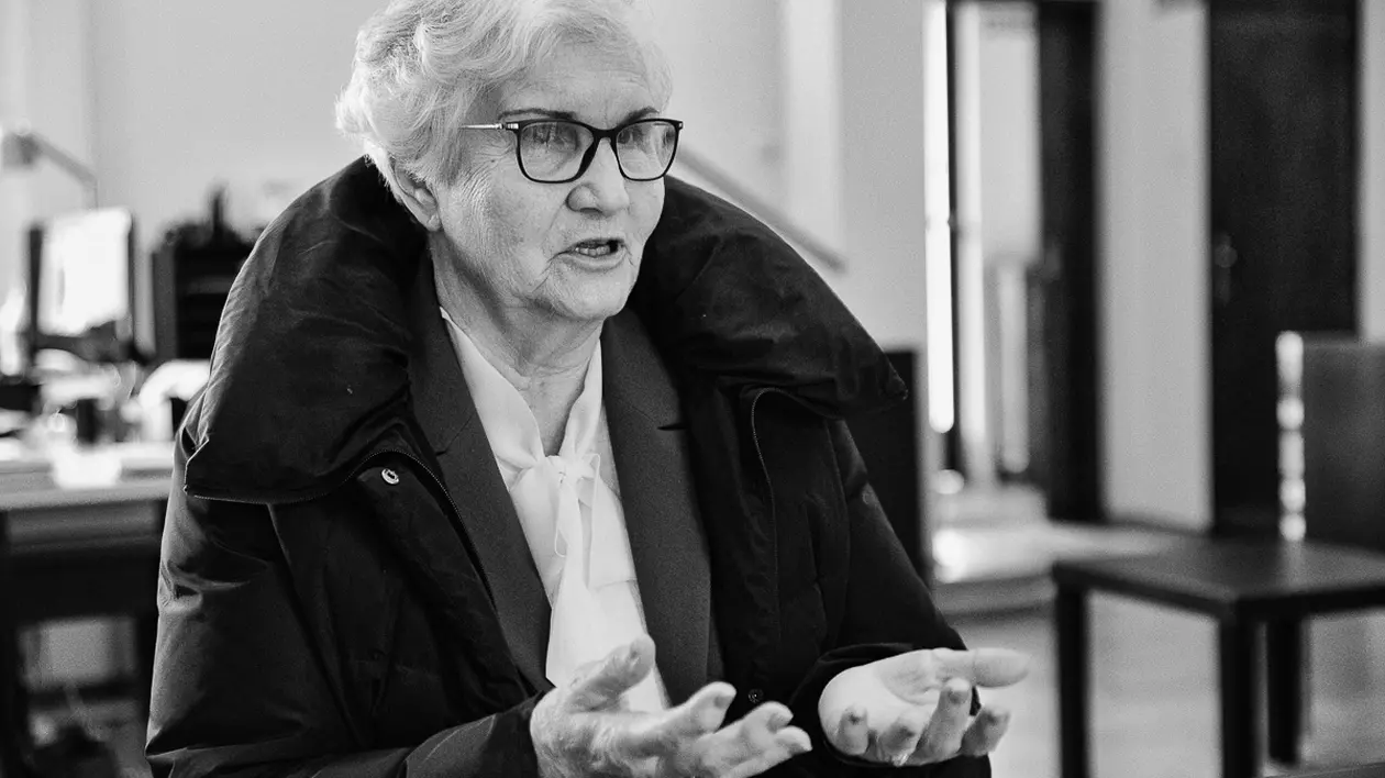 INTERVIU Când era copil, a supraviețuit experimentelor doctorului Mengele. Femeia căreia Papa Francisc i-a sărutat numărul tatuat la Auschwitz a venit în România