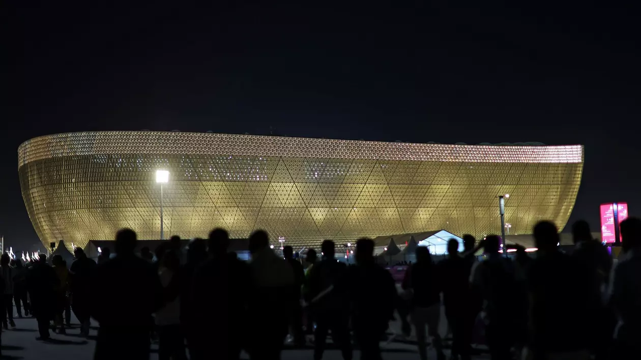Un muncitor migrant a murit în Qatar, după ce a căzut de la etajul opt al stadionului Lusail. Familia cere explicații