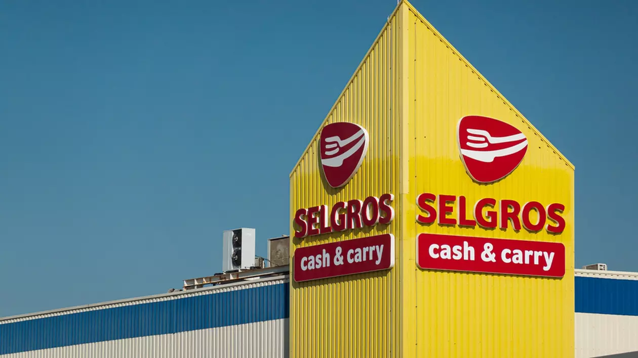 Program Selgros de Anul Nou 2023. Când e deschis la Selgros pe 31 decembrie, 1 și 2 ianuarie - Imagine cu firma unui magazin Selgros din Bucureşti