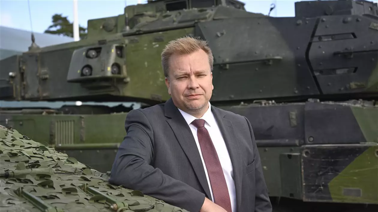 Finlanda va avea un interimar la Apărare, după ce ministrul și-a luat concediu paternal. „Vreau să-mi amintesc copiii şi altfel decât din poze”