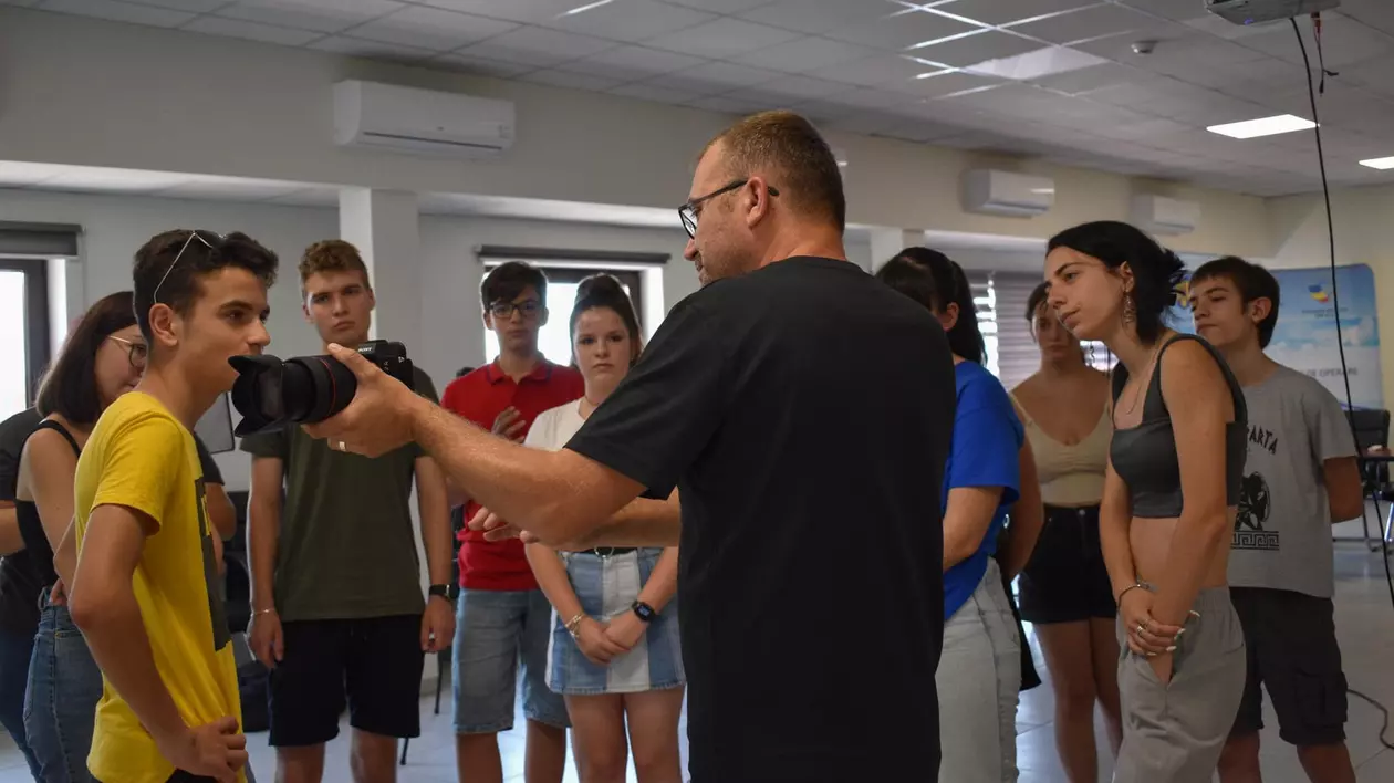 O asociație din Turda încearcă să-i aducă pe tineri acasă după facultate. „Contează evoluția și mentalitatea din oraș”