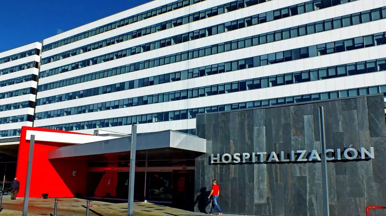 Doi bărbați s-au bătut într-un spital din Spania până au avut nevoie de internare, după ce au descoperit că au o relație cu aceeași femeie