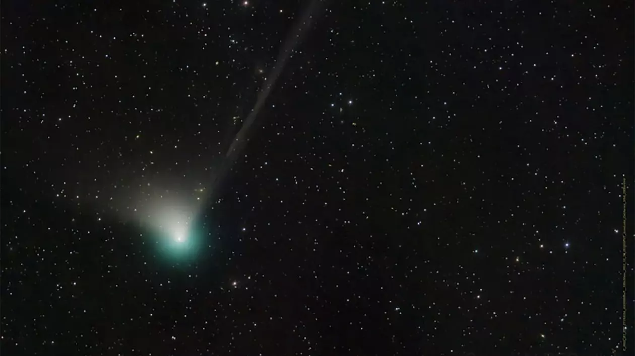 Cum putem vedea pe cer cometa verde, care tocmai trece pe lângă Pământ, pentru prima dată în ultimii 50.000 de ani