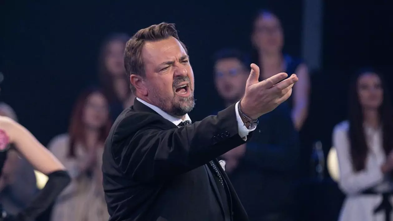 Horia Brenciu s-a pozat cu masca de aerosoli pe față. Ce a pățit artistul: „M-a prins!”