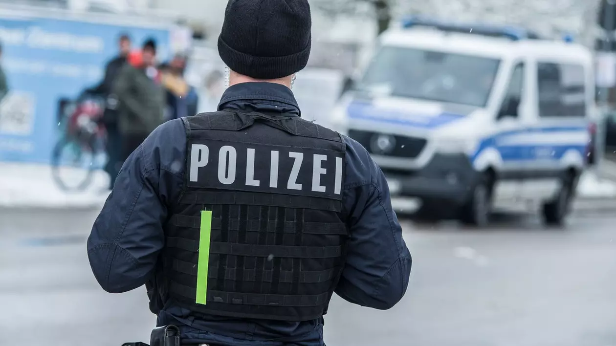 Un român aflat „în vacanță” a fost arestat în Germania, după ce polițiștii i-au verificat camera de hotel. Ce au descoperit oamenii legii