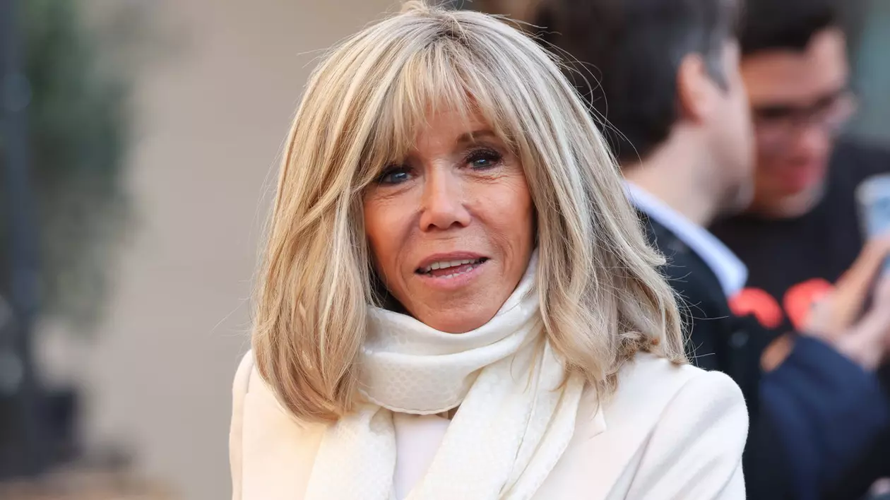 Brigitte Macron: „Sunt în favoarea purtării uniformei la şcoală. Şterge diferenţele, economiseşte timp”