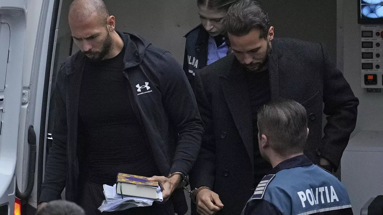 Poliția Capitalei răspunde acuzațiilor fraților Tate cu privire la gândacii din celulă: „Sunt contractate servicii de dezinsecție”