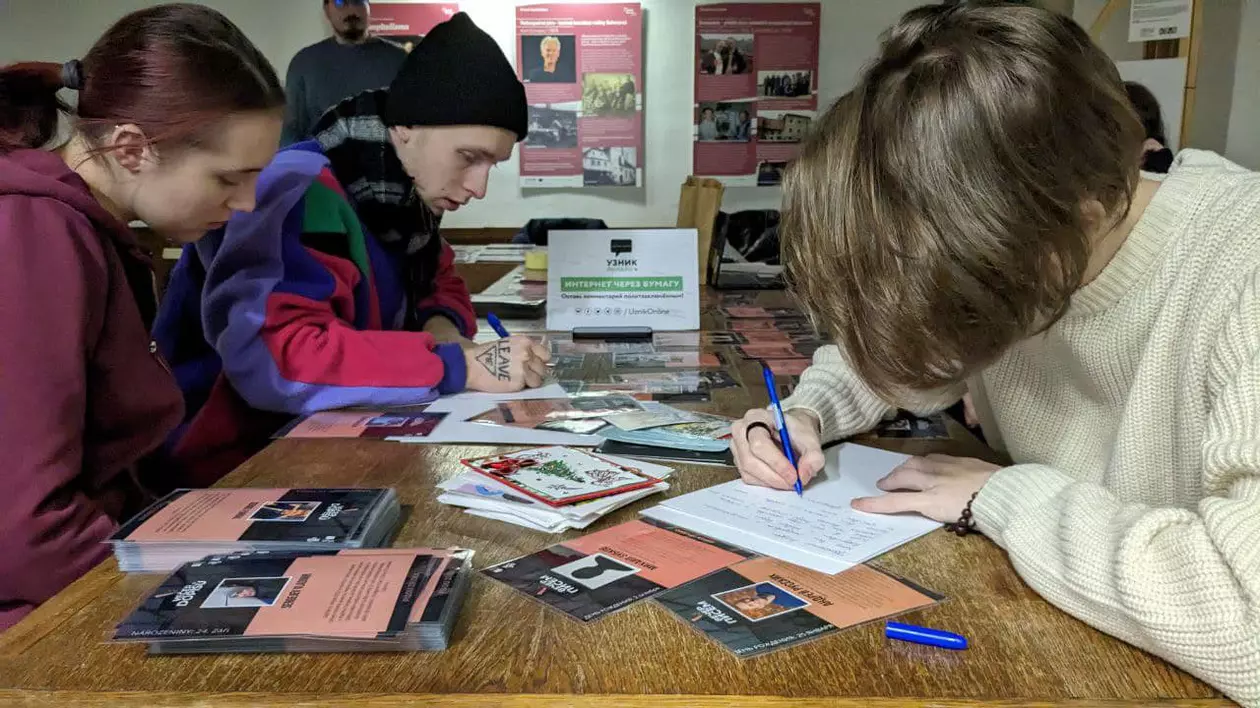 Rezistența prin scrisori a deținuților politic din Rusia. Mii de oameni din toată lumea le scriu, ca „să știe că nu sunt uitați”