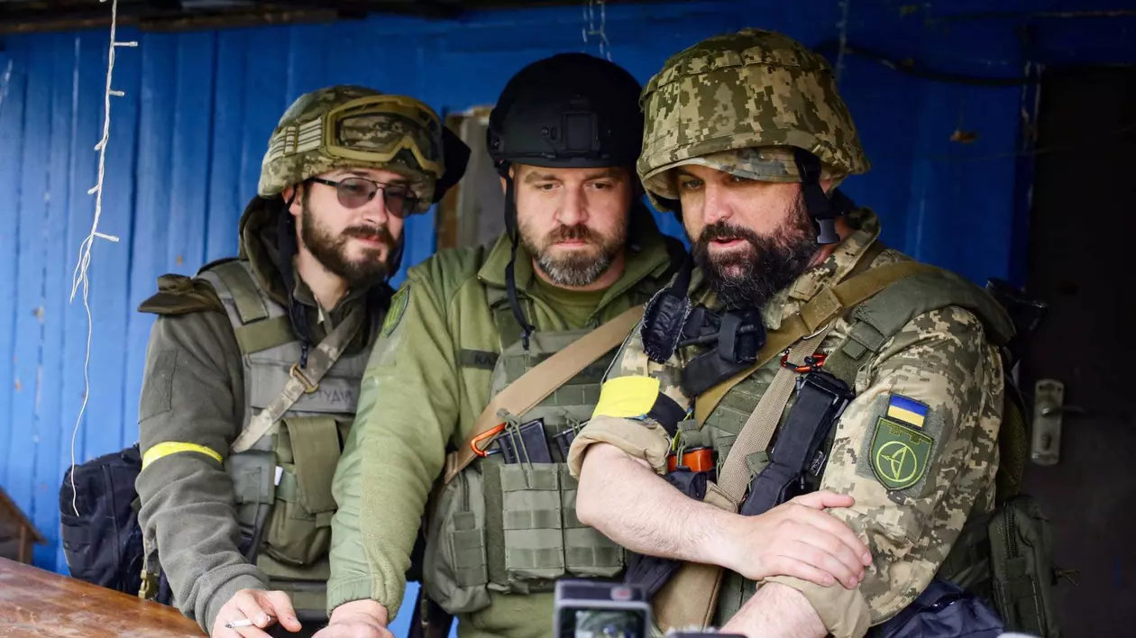 Un jurnalist ucrainean care luptă în tranșee desființează propaganda de la Kiev, care prevede o victorie rapidă în fața Moscovei: „Vânzători de povești ieftine”
