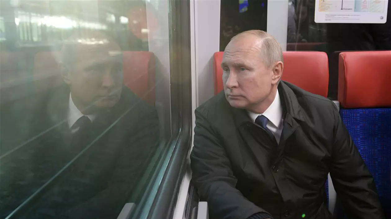 Vladimir Putin folosește un tren blindat, care oprește în gări private, pentru călătoriile sale personale, potrivit unor investigații de presă
