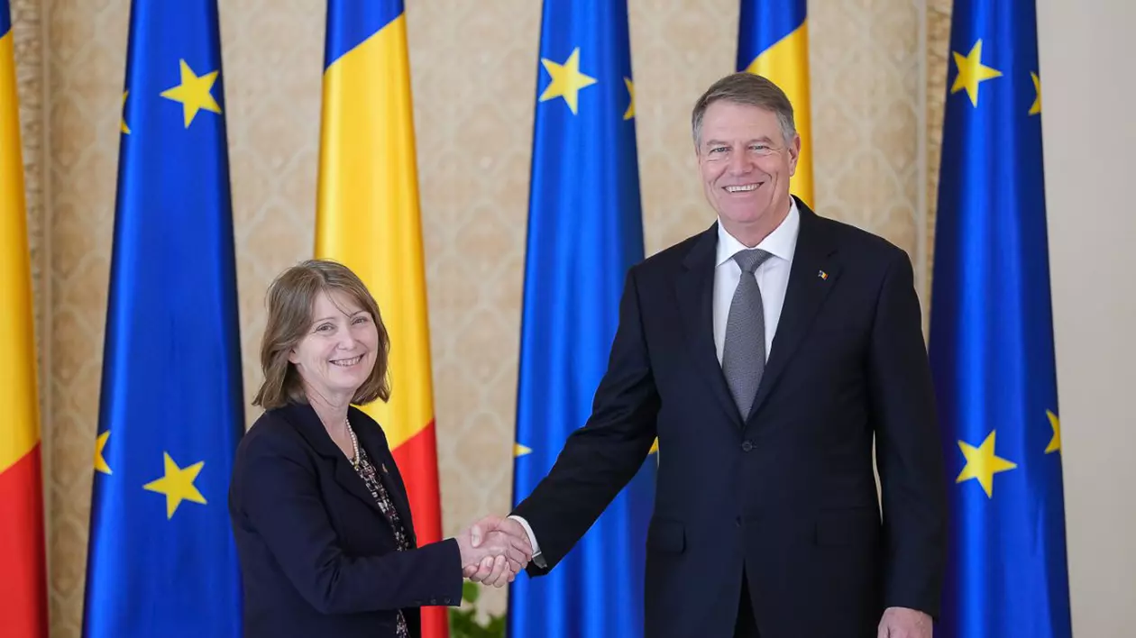 Președintele Klaus Iohannis a primit-o la Cotroceni pe ambasadoarea SUA în România, Kathleen Ann Kavalec. Foto: Administrația Prezidențială