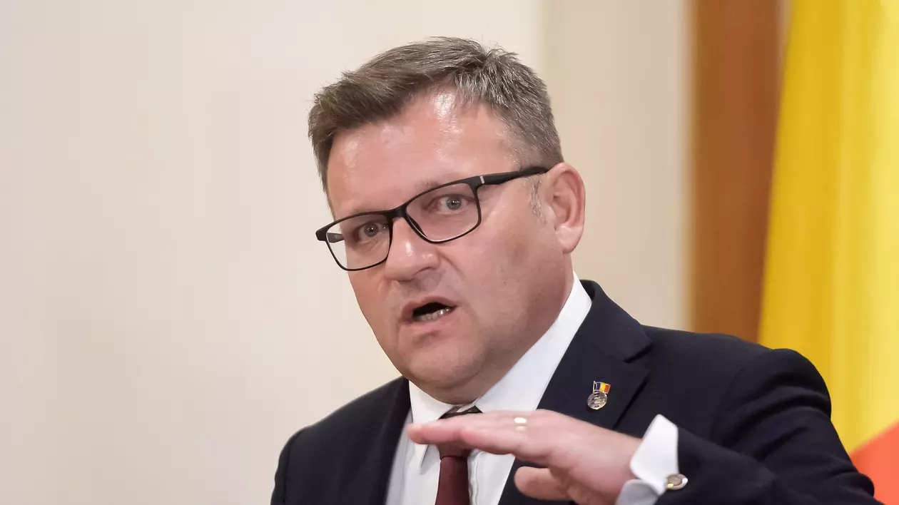42 de ONG-uri îi cer lui Marcel Ciolacu demiterea ministrului Budăi și condamnarea publică a violenței împotriva femeilor