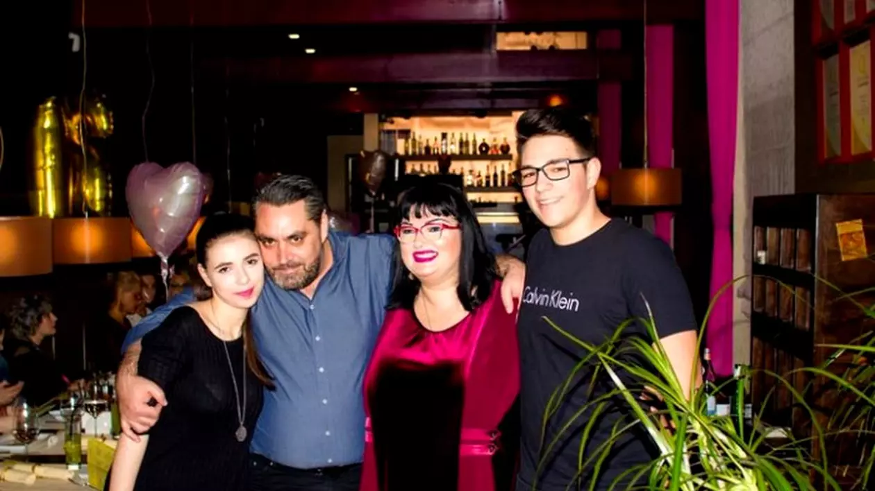 Ozana Barabancea și Sorin Terinte alături de cei doi copii