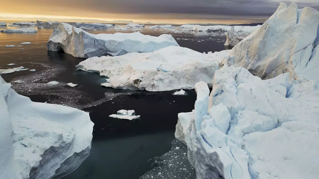 Suprafața de gheață din Antarctica a atins un record negativ