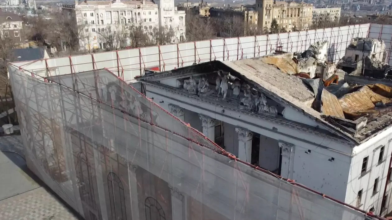 Cum arată acum teatrul din Mariupol, bombardat de ruși, în martie, când era adăpost pentru civili. VIDEO