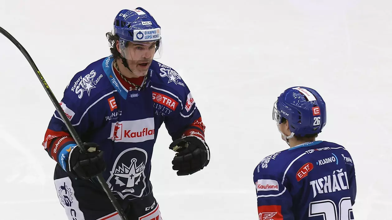 Legendarul hocheist ceh Jaromir Jagr, cel mai bun marcator din istorie. La 51 de ani, el continuă să joace la Kladno, club pe care îl și patronează