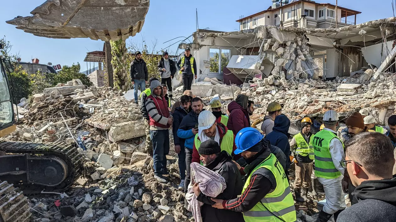 Un băieţel de 2 ani, scos în viață de sub dărâmături în orașul Antakya din Turcia, la 79 de ore de la cutremurul devastator