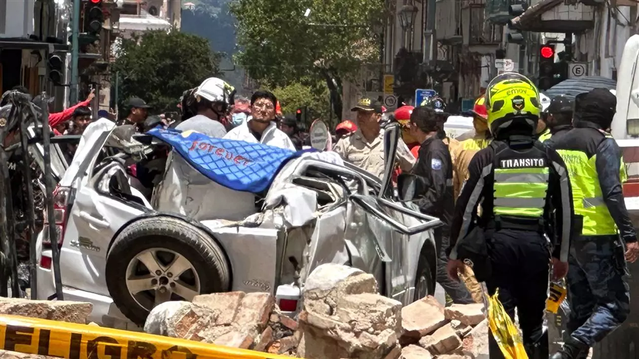 Cutremur puternic în Ecuador. Cel puţin 15 oameni au murit. Autoritățile se tem că sunt victime sub clădirile prăbușite