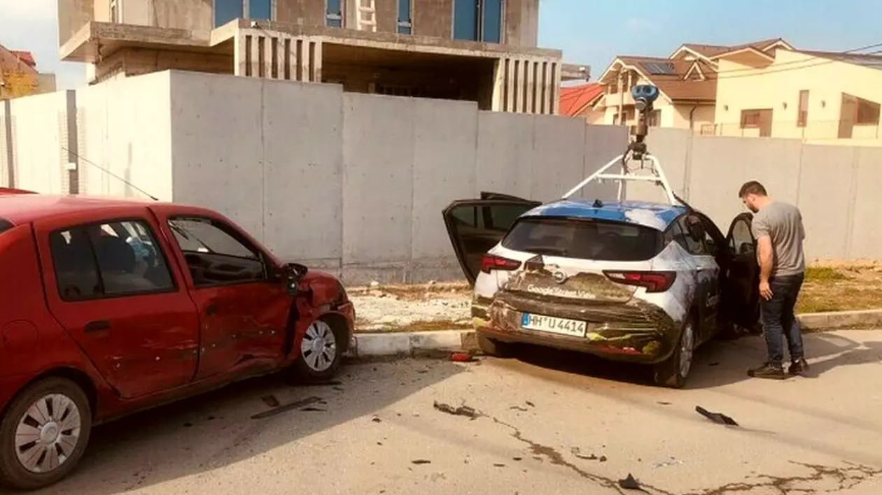 O mașină Google Street View a fost implicată într-un accident în România, în localitatea Ovidiu din județul Constanta. Foto: CT.100.ro