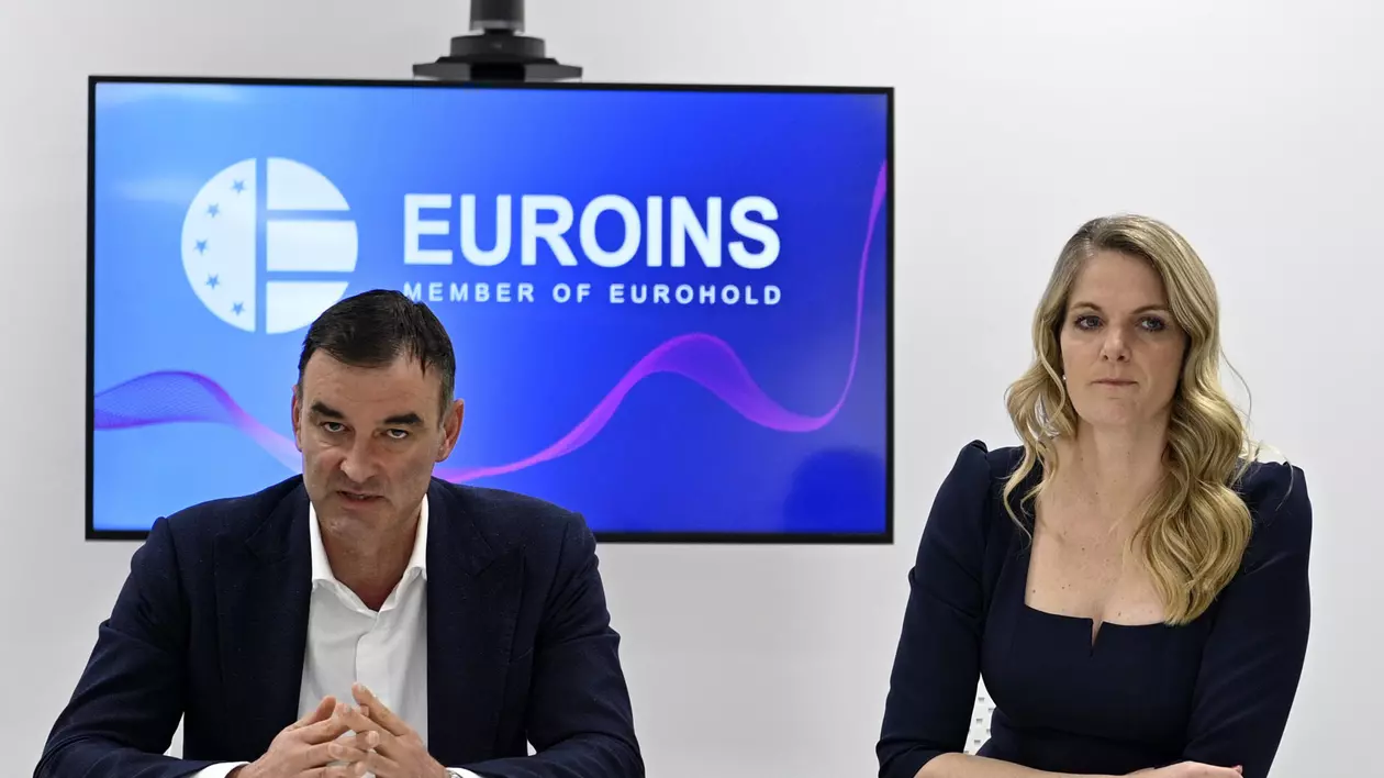 Kiril Boshov, directorul general al Euroins Insurance Group, si Tanja Blatnik, directorul general al Euroins Romania Foto: Agerpres