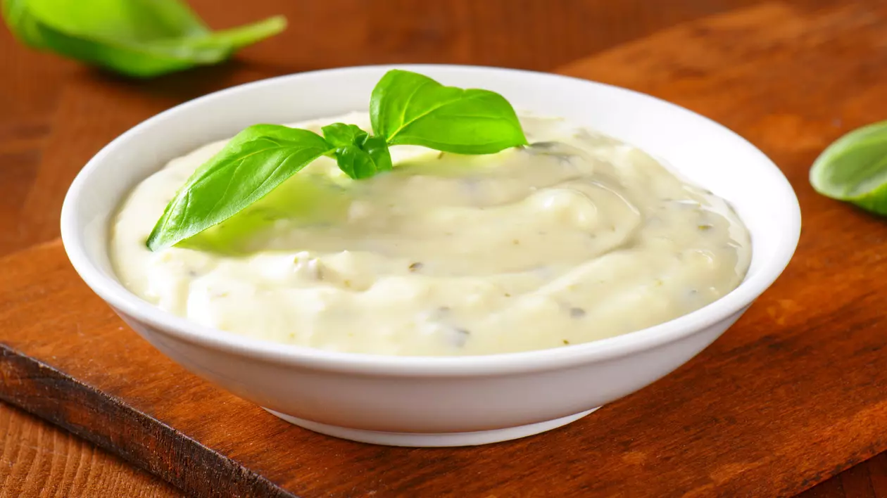 Ce este sosul Caesar și cum se prepară. Rețete de sos Caesar