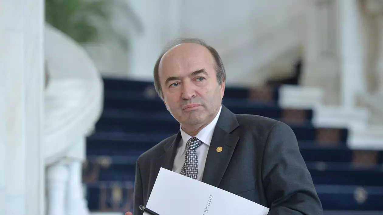 Fostul ministru al justiției Tudorel Toader cere „daune morale de 2 milioane de lei”, negând orice legătură cu o lege care a înfuriat societatea