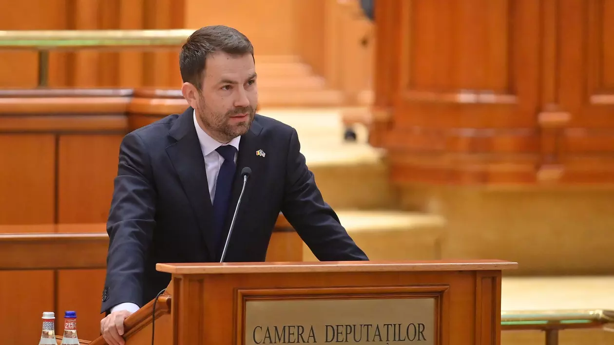 Drulă, către Boloş la dezbaterea moțiunii simple: „Sunteţi unealta cu care guvernează Ciolacu”. Replica ministrului de finanțe