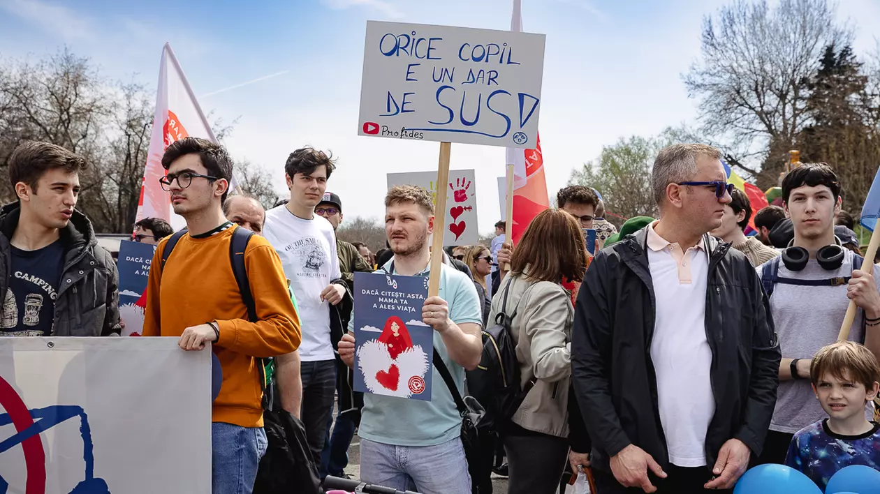 Am întrebat participanții la „marșul pentru viață” în ce situație ar fi de acord cu avortul. „Dacă lui Ceaușescu i s-ar ierta păcatele, ar fi pentru legea decrețeilor”