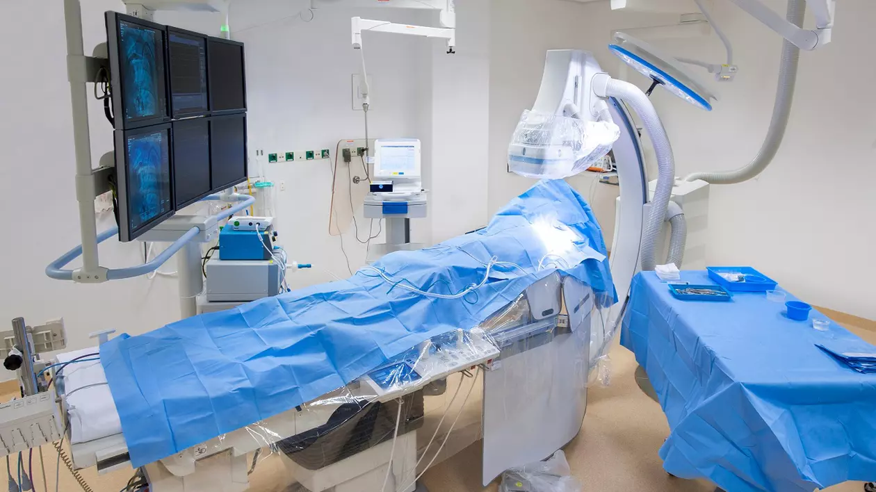 Patru asistenți medicali și-au legat o colegă de masa chirurgicală și au chinuit-o, ca să-i arate „cum se poziționează pacientul pentru operație”, într-un spital austriac