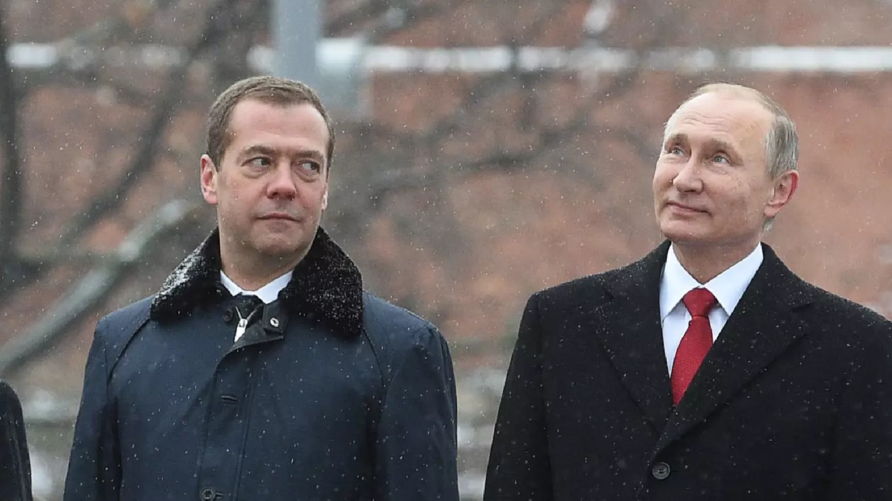 Nemții au anunțat că îl vor aresta pe Vladimir Putin, dacă intră în Germania. Dmitri Medvedev a reacționat: „Toate rachetele noastre vor zbura către Bundestag, către cancelar”