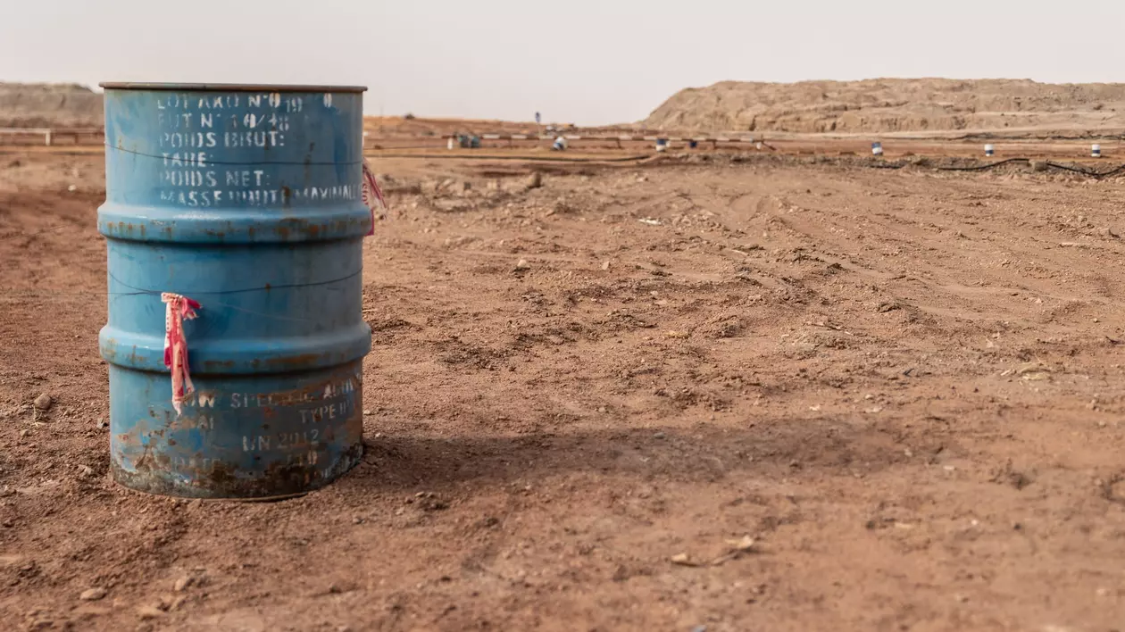 Un grup armat din Libia a găsit butoaiele de uraniu radioactiv, dispărute în sudul țării