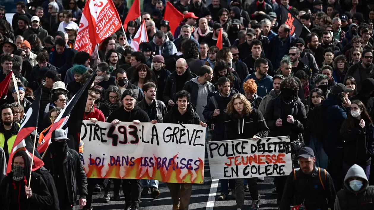 Ce spun românii stabiliți în Franța despre creșterea vârstei de pensionare de la 62 la 64 de ani. „Noi de la ei, de la francezi, am învățat să ne cerem drepturile”