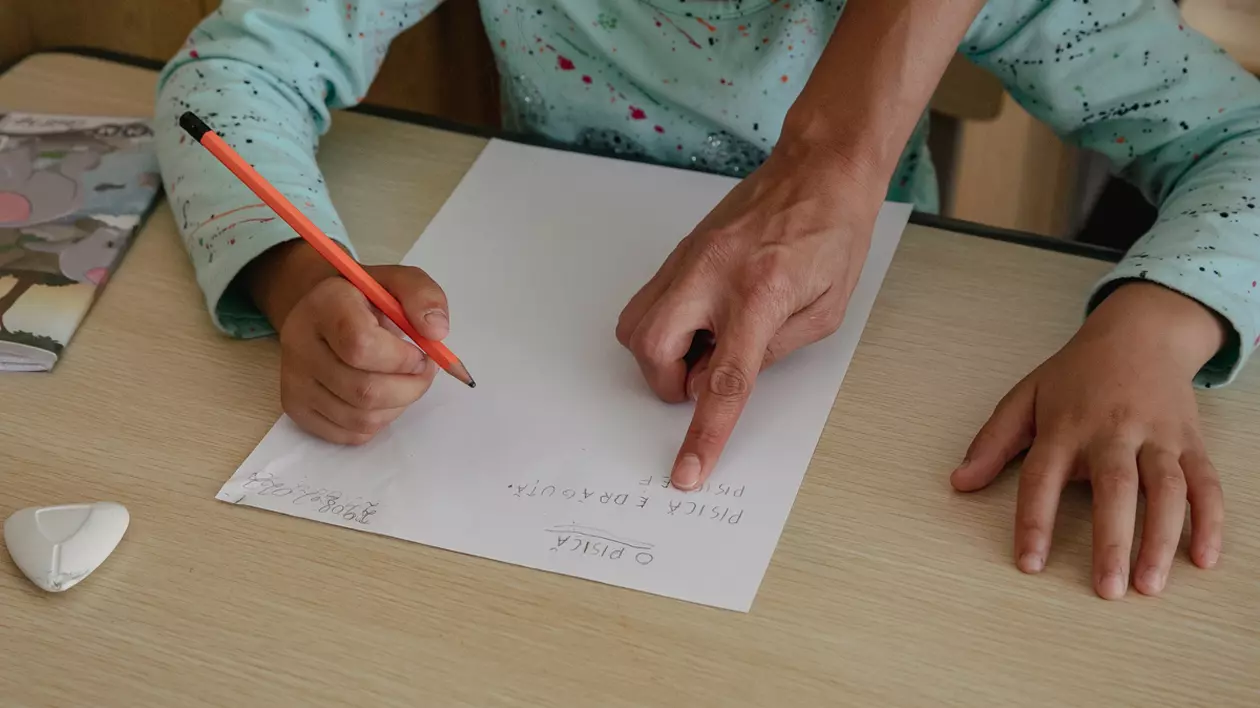 Mai puține ore de predare pentru profesorii cu peste 15 ani vechime și gradul I. „În loc să le măriți salariul, le reduceți norma?”