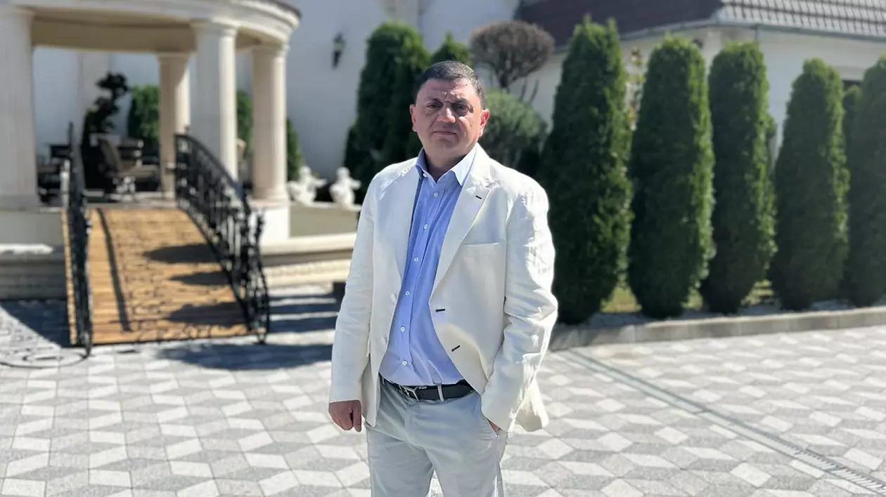 Interlopul Viscol a fost prins, la o săptămână după ce a apărut pe Facebook la o petrecere cu lăutari, în Italia. Iulian Boț a mituit un fost șef al IPJ Timiș ca să scape de închisoare