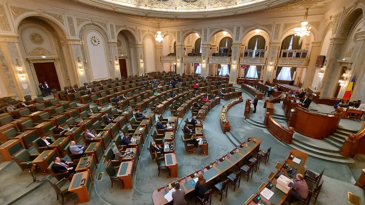 IMAGINEA ZILEI în Parlament. Câți senatori au fost în plen când ministrul de finanțe a venit să vorbească despre credite și datoria României