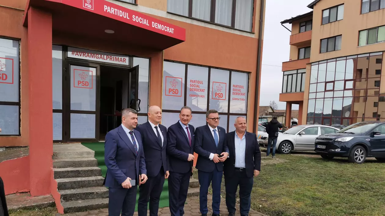 Ministrul Budăi a sărbătorit Ziua Femeii la Câmpia Turzii printr-o conferință fără nicio colegă. Șeful de filială: „Doamnele sunt la coafor, pentru evenimentul de după”
