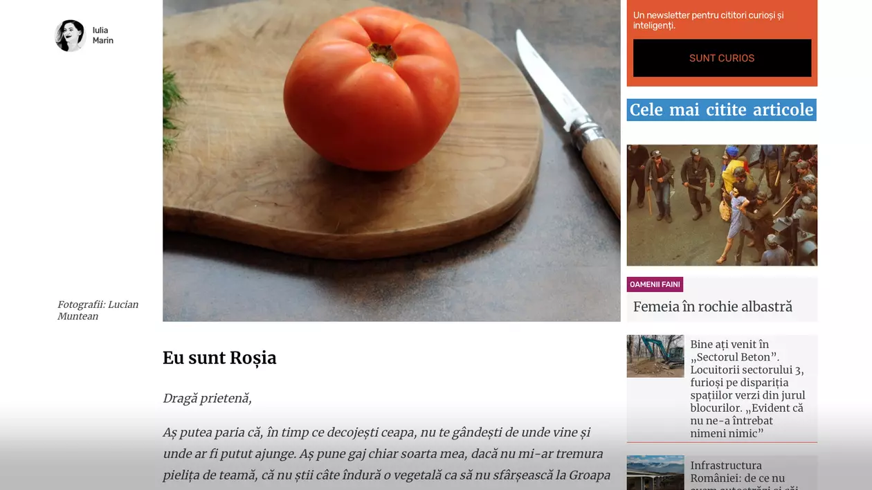 Fata în rochie roșie