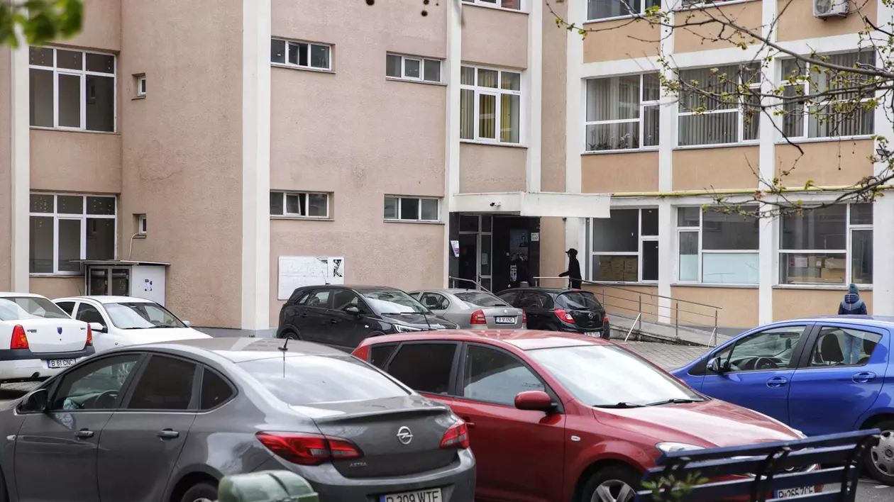 Elevul care și-a înjunghiat profesoara, arestat și acuzat de tentativă de omor. Procurori: „A premeditat fapta”