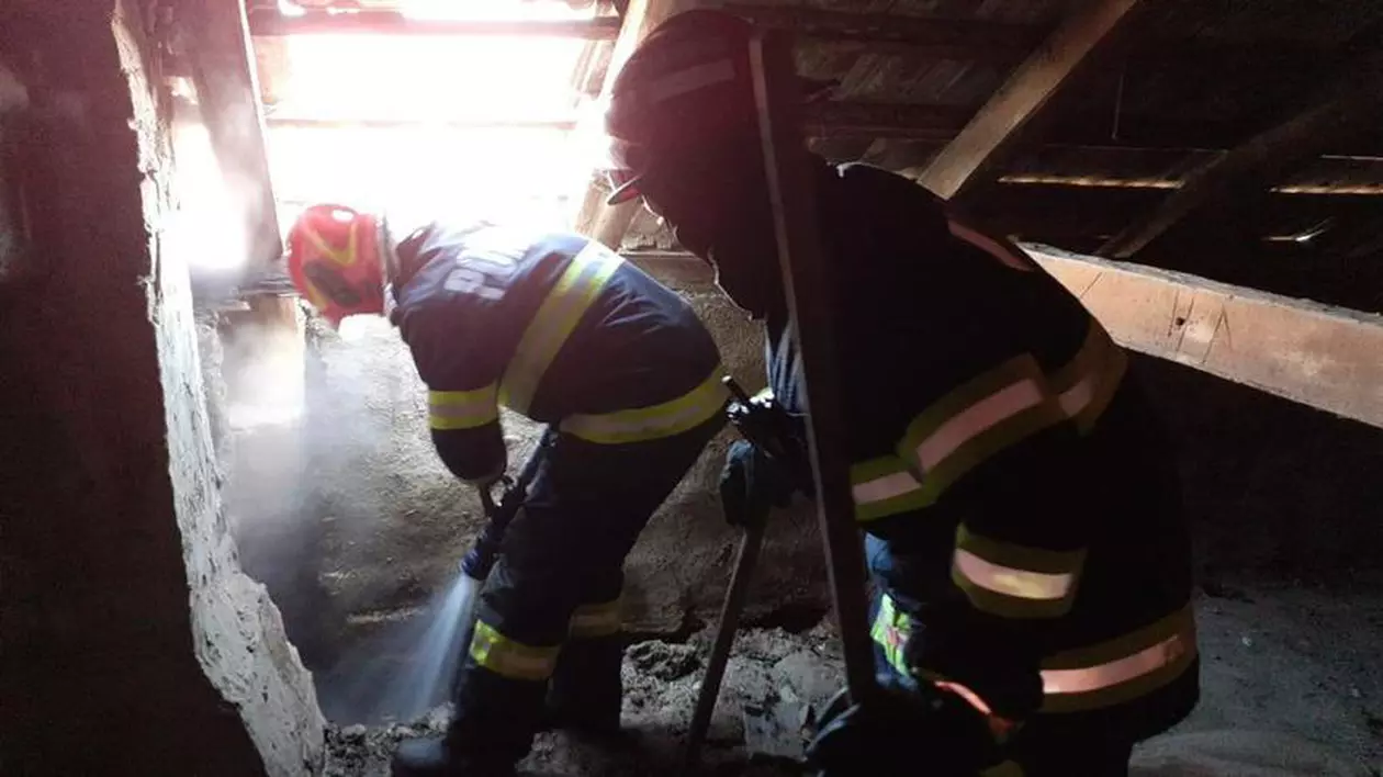 Incendiu la o şcoală din județul Arad. Elevii și profesorii au fost evacuați