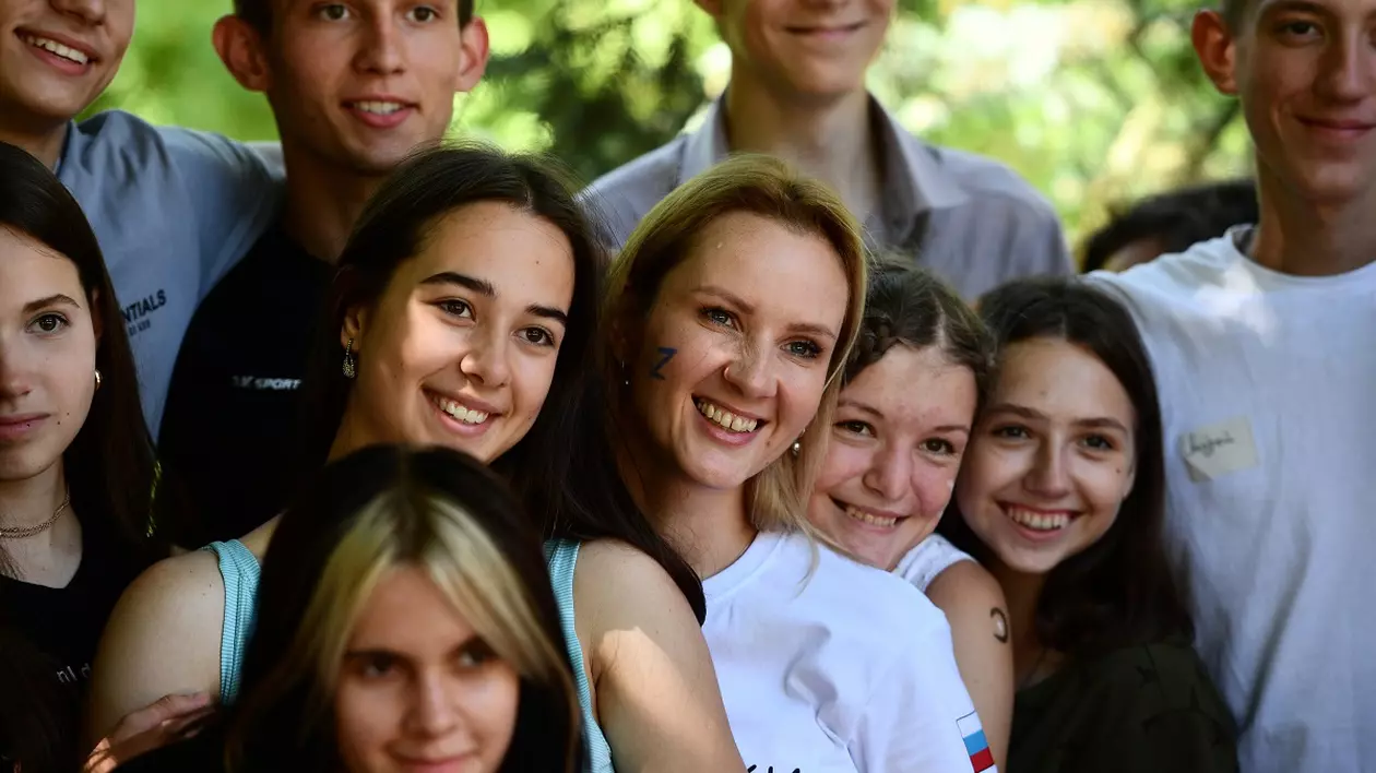 Comisarul rus pentru drepturile copilului a înfiat un băiat ucrainean din Mariupol: „Strigă după copii mai mici că el mănâncă moscoviți”