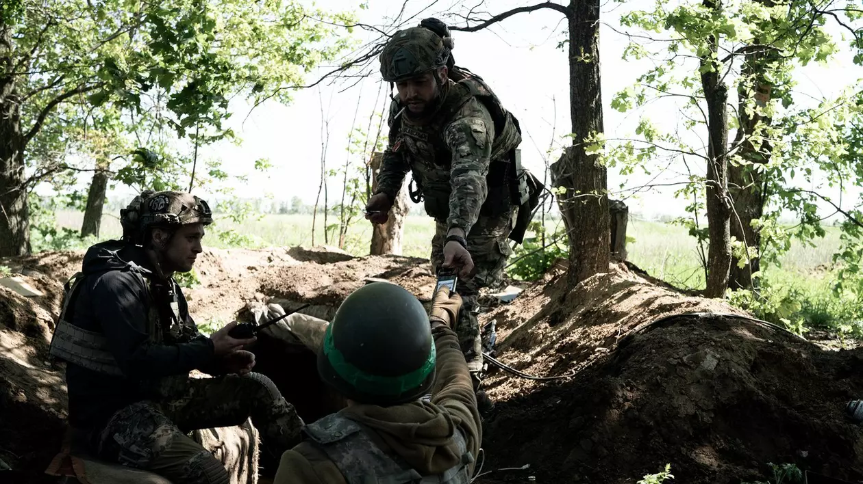 Război în Ucraina, ziua 452 | Lupte disperate în Bahmut, „oraș distrus complet”. Regiunea Herson, bombardată din nou de ruși