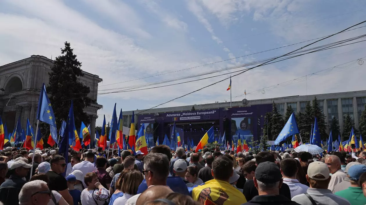 CORESPONDENȚĂ DIN CHIȘINĂU. Zeci de mii de moldoveni, la mitingul din Piața Marii Adunări Naționale. Maia Sandu: „Vrem să fim membri UE în 2030. Nu mai vrem să fim sub șantajul Kremlinului”. Șefa PE, mesaje în română. VIDEO