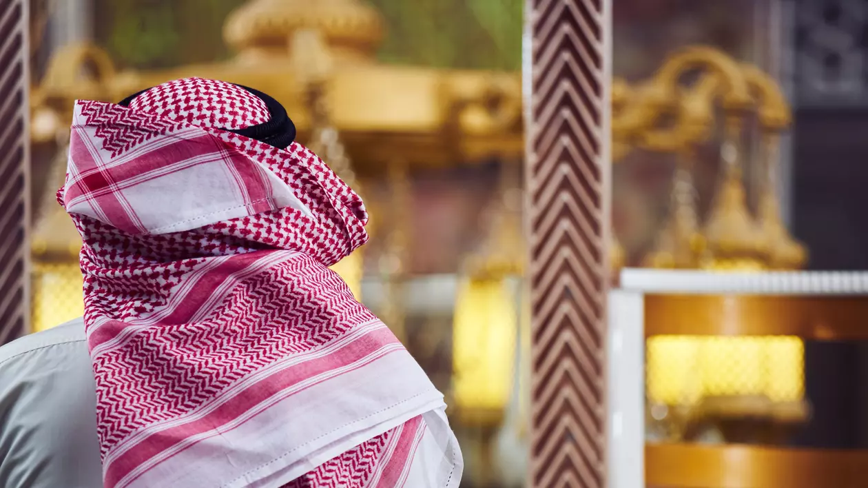 Claustrofobie, singurătate și plictiseală gravă. Cum arată, de fapt, viața pentru un european în raiul petrodolarilor arabi, acolo unde trei români celebri câștigă milioane pe an 