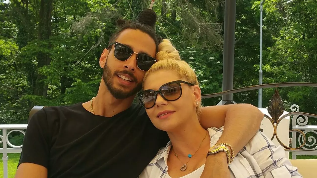 Adina Postelnicu și Glance